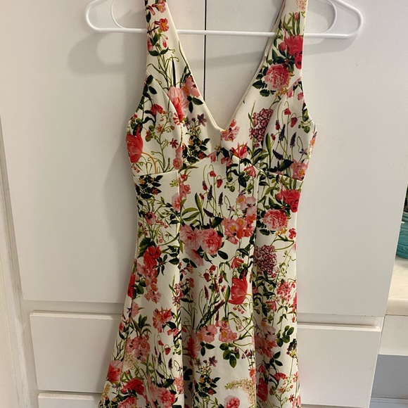 Floral Skater Dress Size Small - Picture 4 of 4